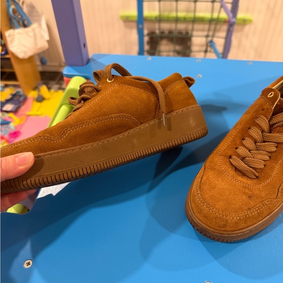 Brown Suede Low-Top Sneakers with Lace-Up Design - Picture 3 of 4